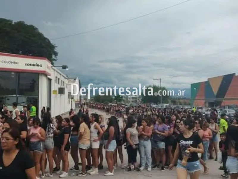 El ingreso a la carpa. 