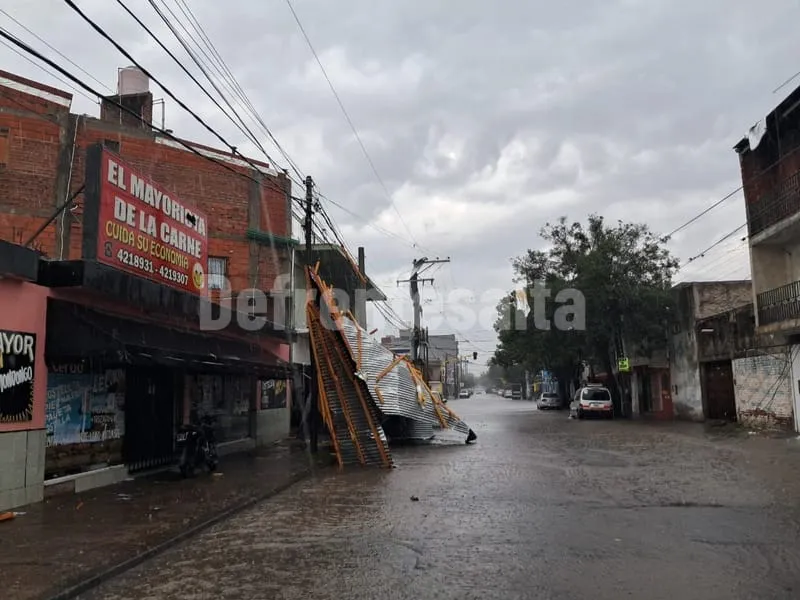 Daños provocados por el viento en barrio San José.