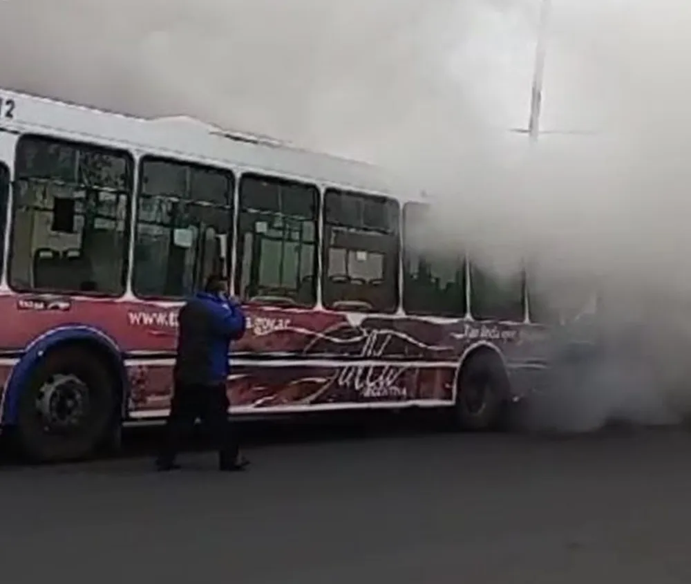 Susto en un SAETA: una pasajera se desmayó en pleno viaje