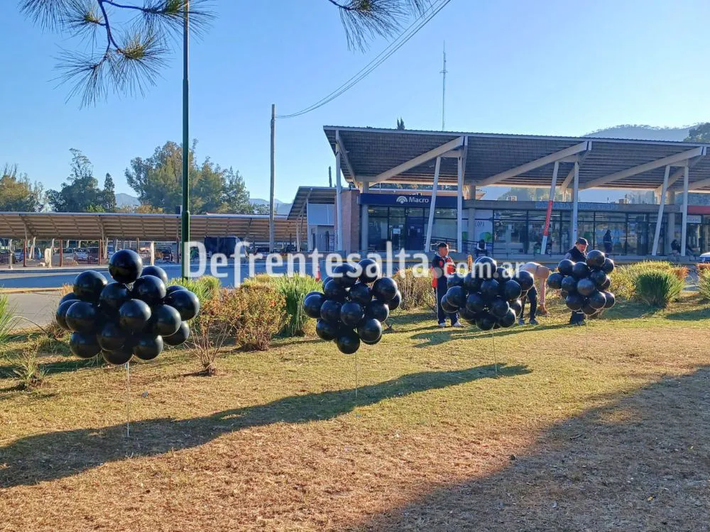 Globos negros en UCASAL.