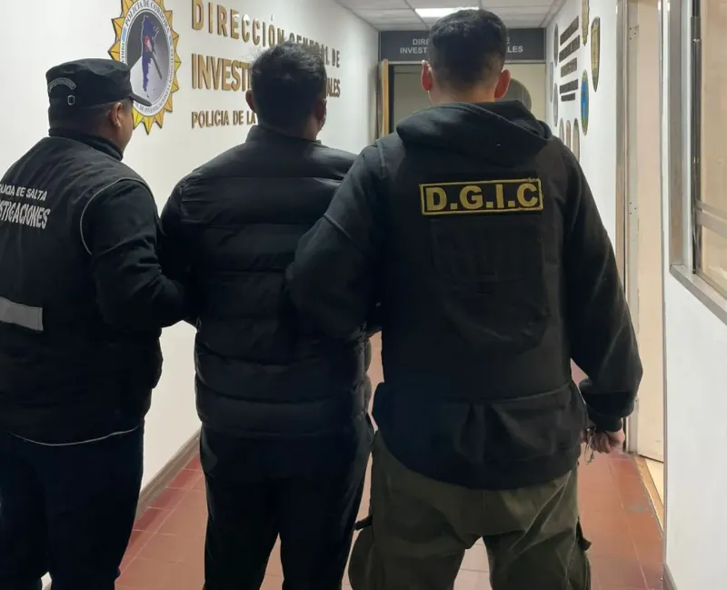 Uno de los detenidos durante en operativo