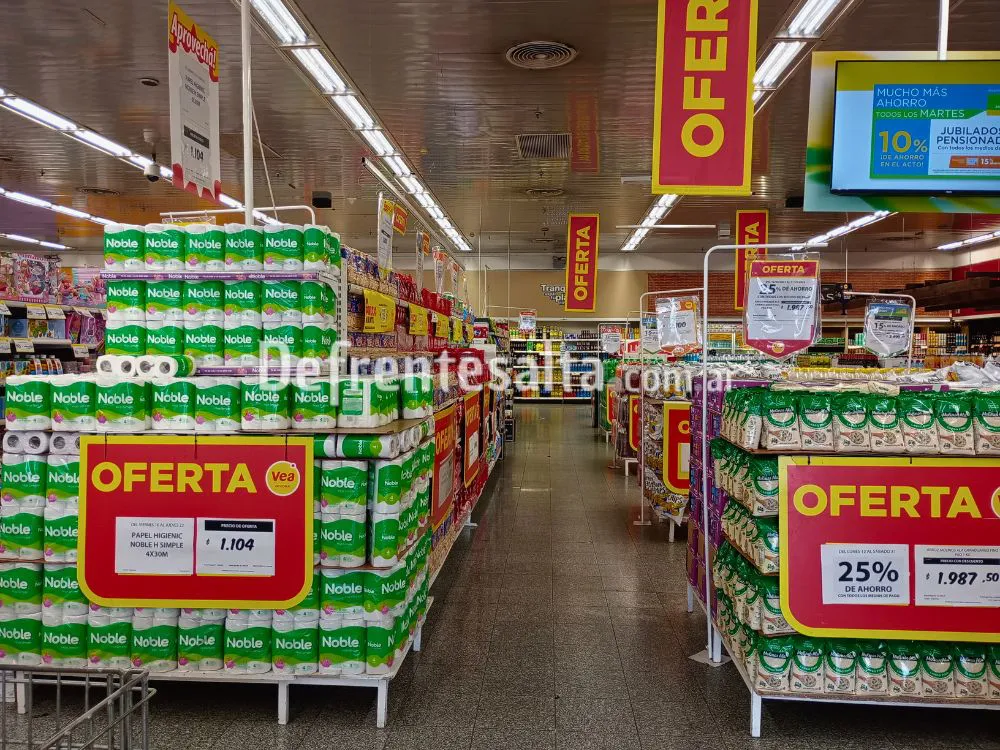 Supermercados de Salta vacíos.