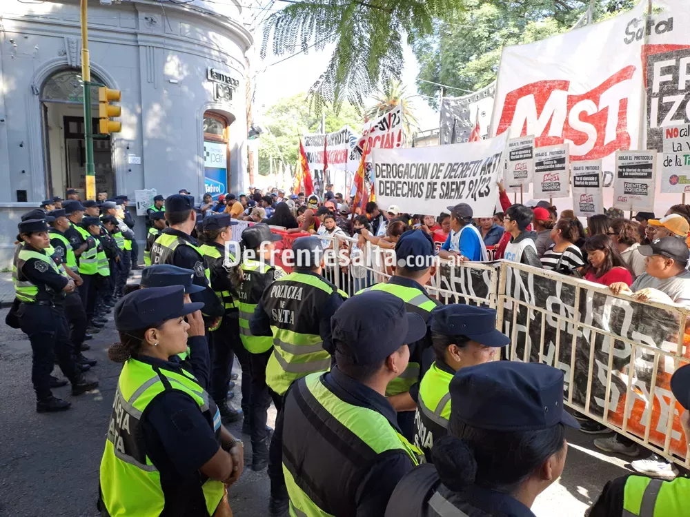 Policía en la protesta de organizaciones sociales
