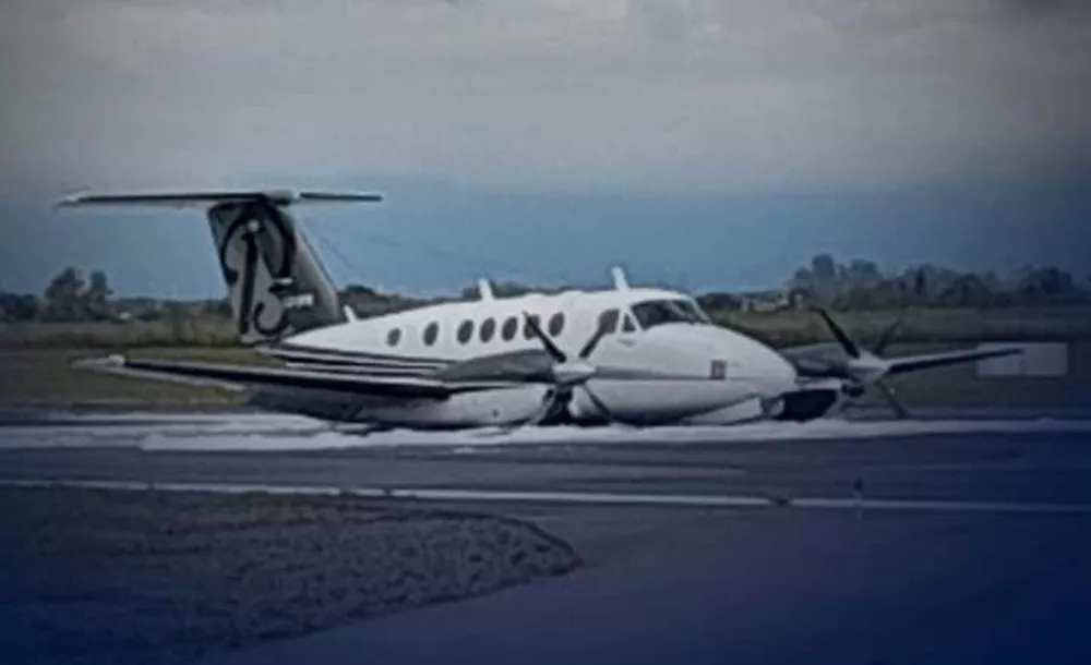 Aeronave en el aeropuerto Martín Miguel de Güemes