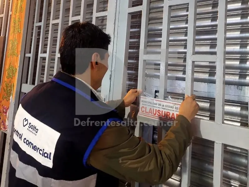 Clausura en supermercado.