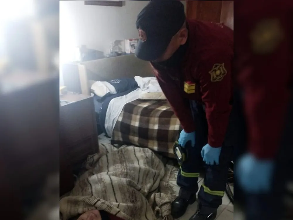 Bomberos rescatan a una abuelita salteña