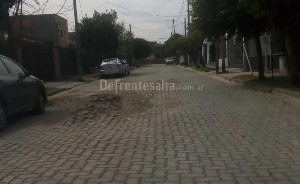 Se hundió el pavimento detrás de la rontonda del san pablo