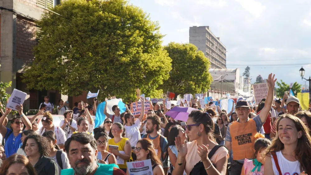 Marcha en defensa de la UNSa