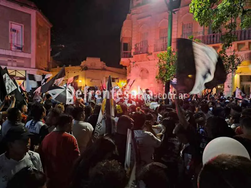 Festejos de los hinchas de Central Norte.