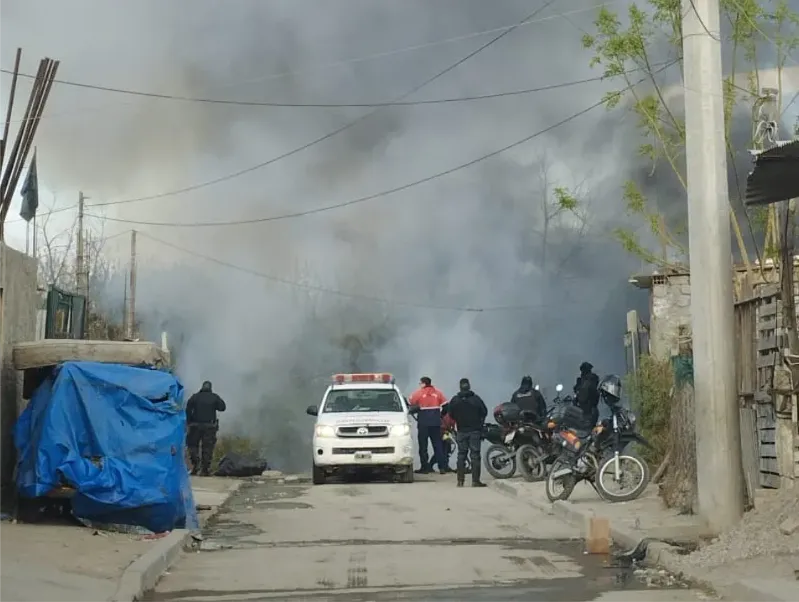 Incendio en barrio 23 de agosto Foto: Gastón Durán.- 
