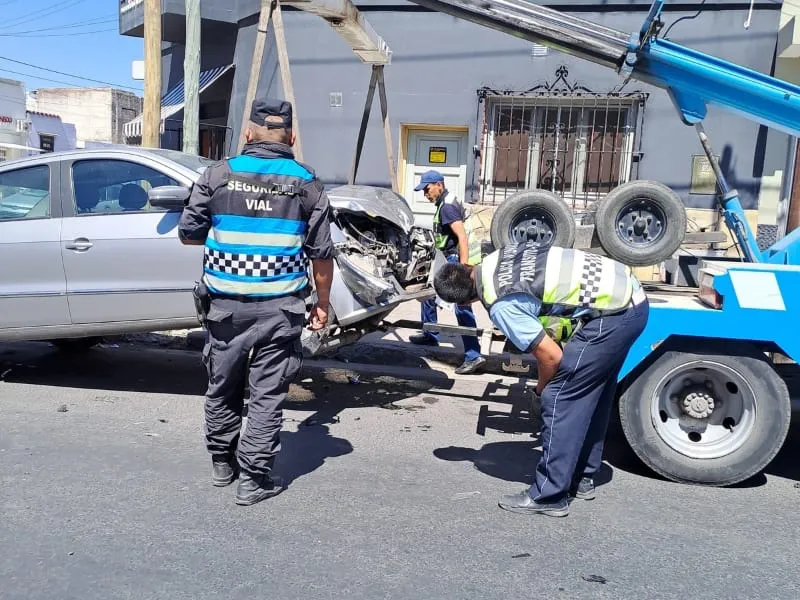 Borracho provocó al menos 2 accidentes viales. 