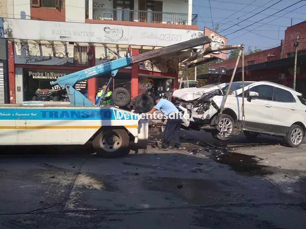 Grua remolca a la camioneta Ecosport ok