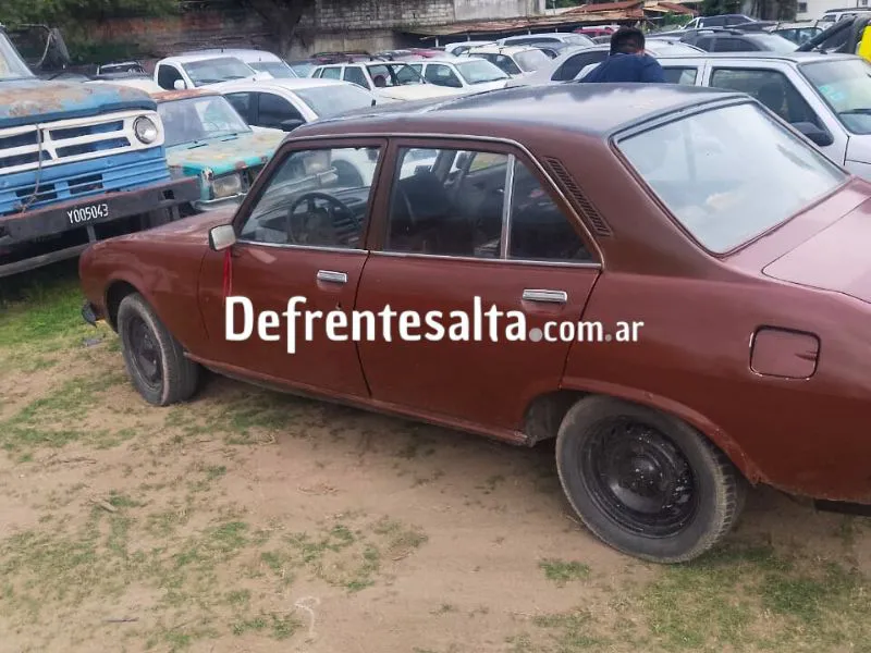 El auto retenido en el canchón.