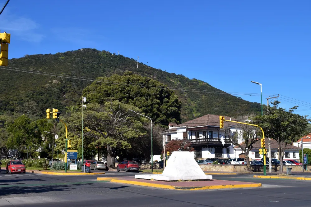 Paseo Güemes. Día soleado 