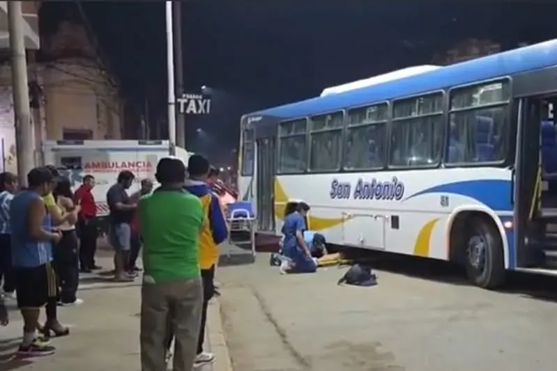 Jóven murió atropellado por un colectivo en Orán. 