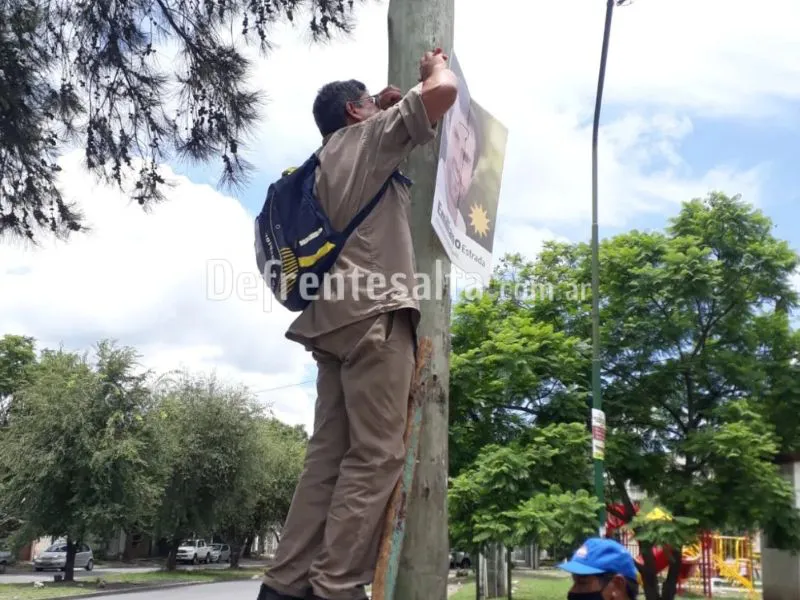 Retiro de carteleía política.