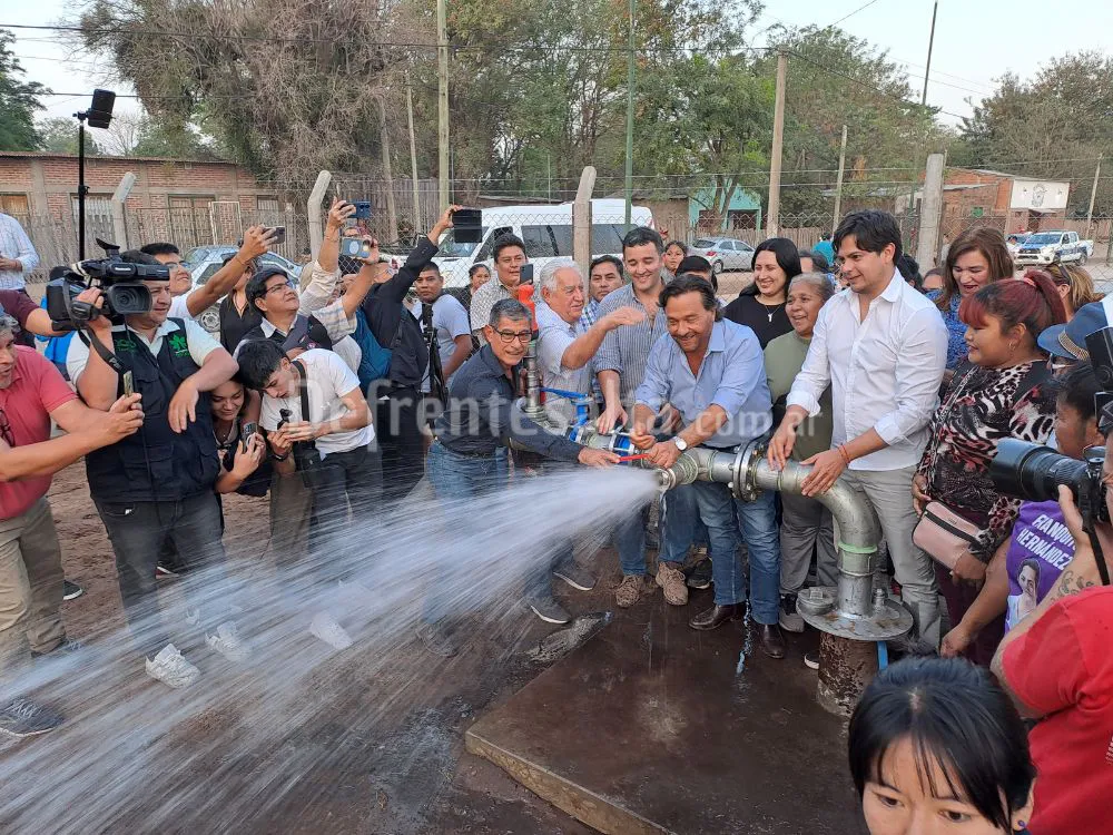 Sáenz inauguró el pozo de Cherenta.