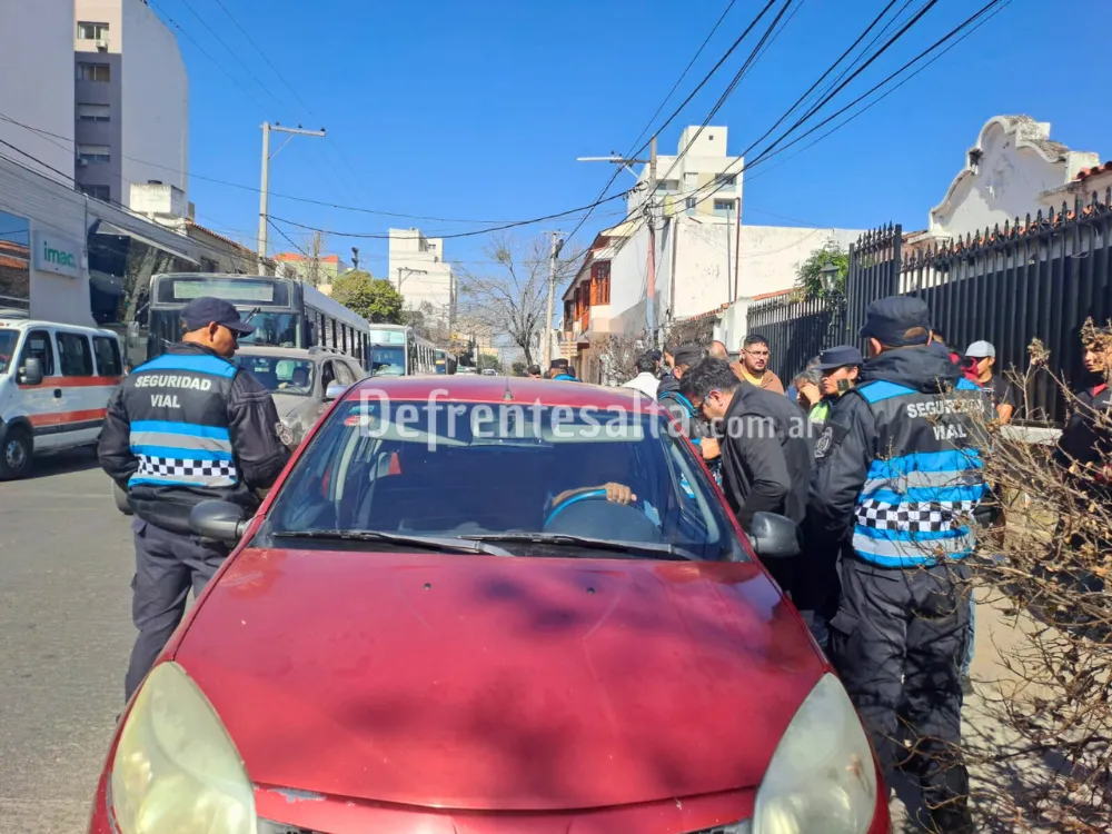 Máxima atención para detener a un Uber.