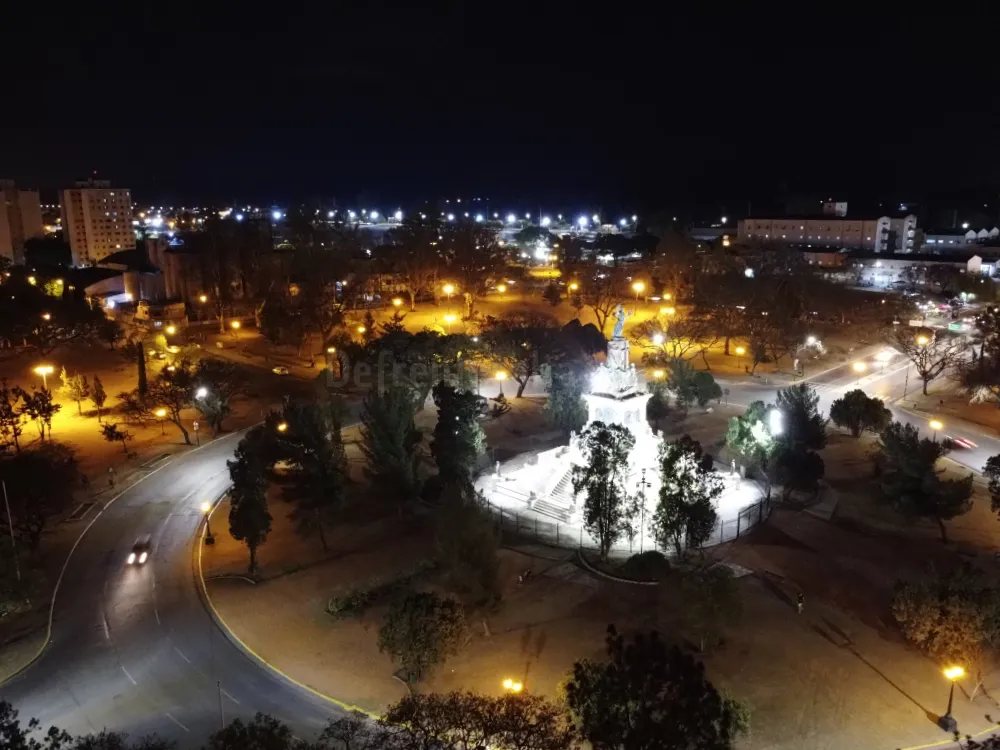 Monumento 20 de Febrero noche