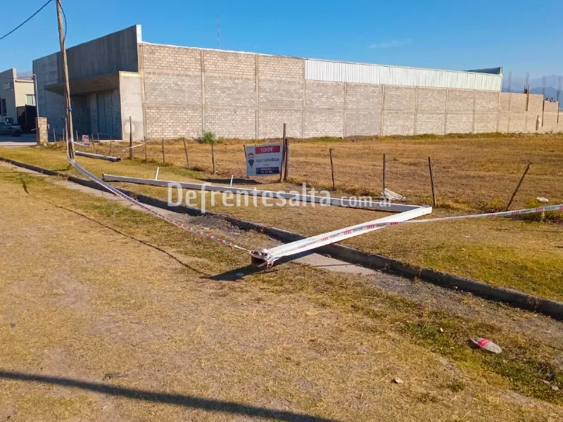 La estructura del corso que cayó sobre el joven. 