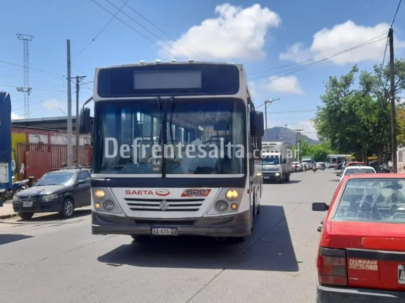 Colectivo atascado. 