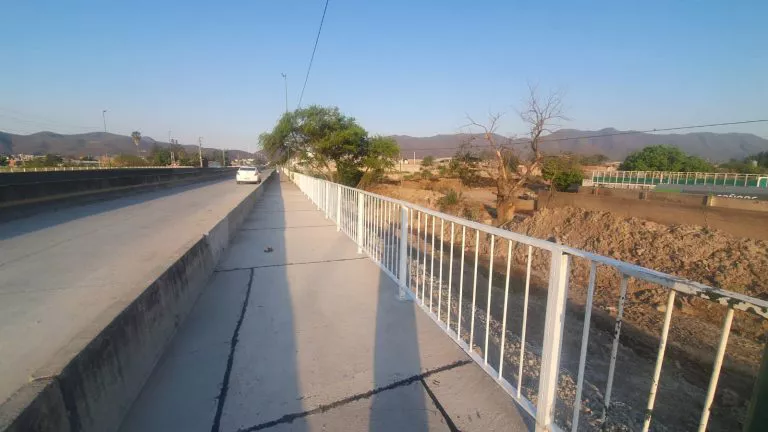 Puente reparado sobre Av. Tavella.