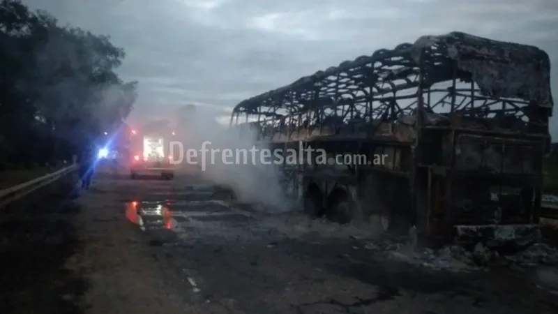 Incendio de colectivo en la RN 34