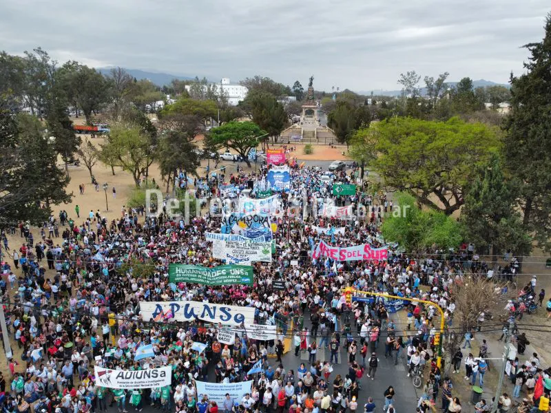 Marcha en defensa de la Universidad pública.