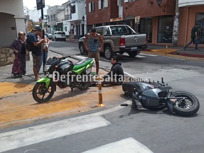 Choque de motos en el centro. 