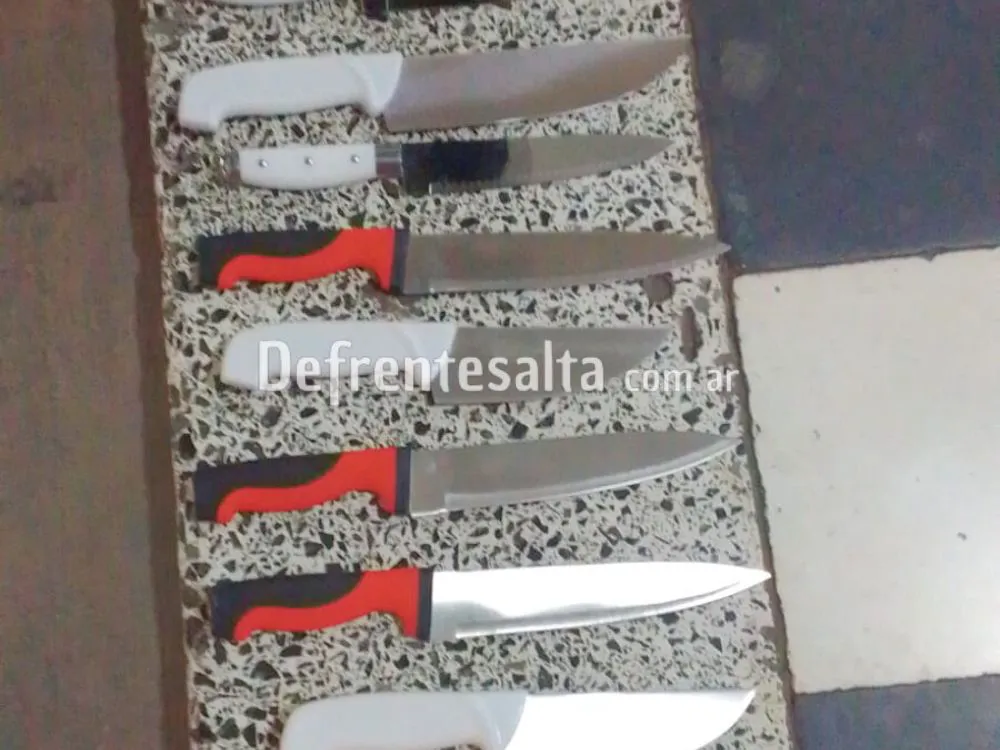 Cuchillos secuestrados a fruteros.