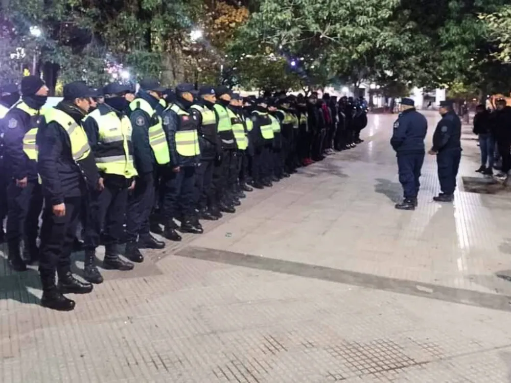 Operativo policial en Plaza 9 de Julio.