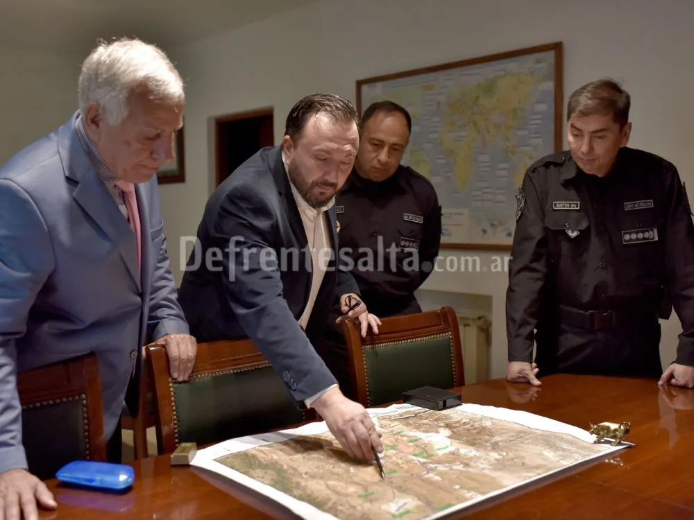 Domínguez y Castillo planifican el servicio de seguridad.