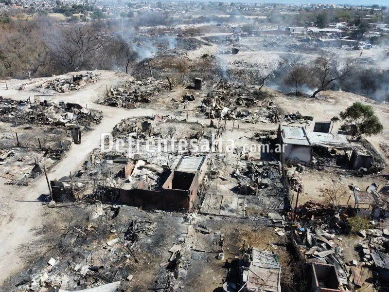 Incendio en Ampliación 20 de Junio. 