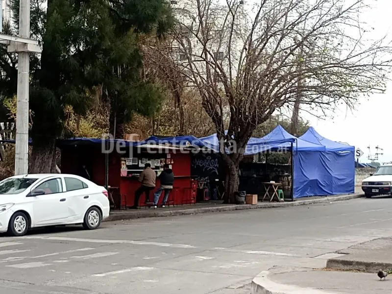 Puesto de empandas "Juanita".-