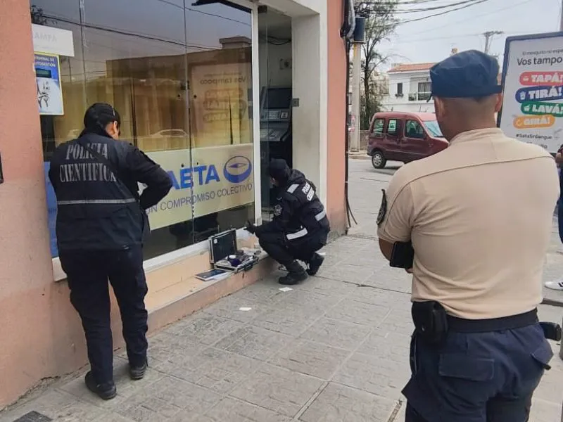 Destrozaron la terminal de SAETA de calle Pellegrini.