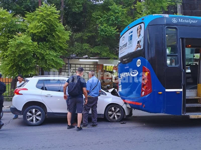 Choque entre un Peugeot 2008 y SAETA 6A. 
