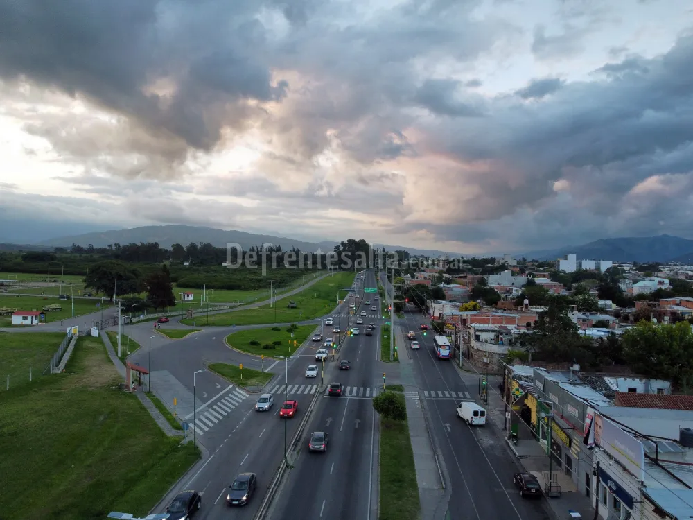 Tiempo Nublado.  Av. Bolivia.- 