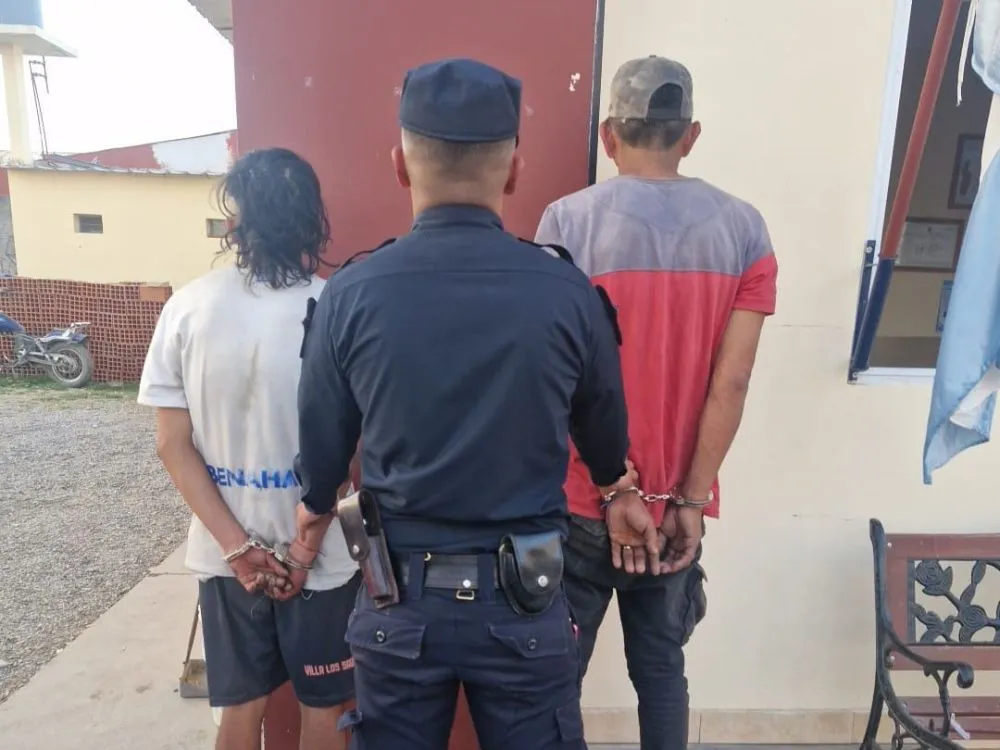 Los sujetos que robaron a la ambulancia.