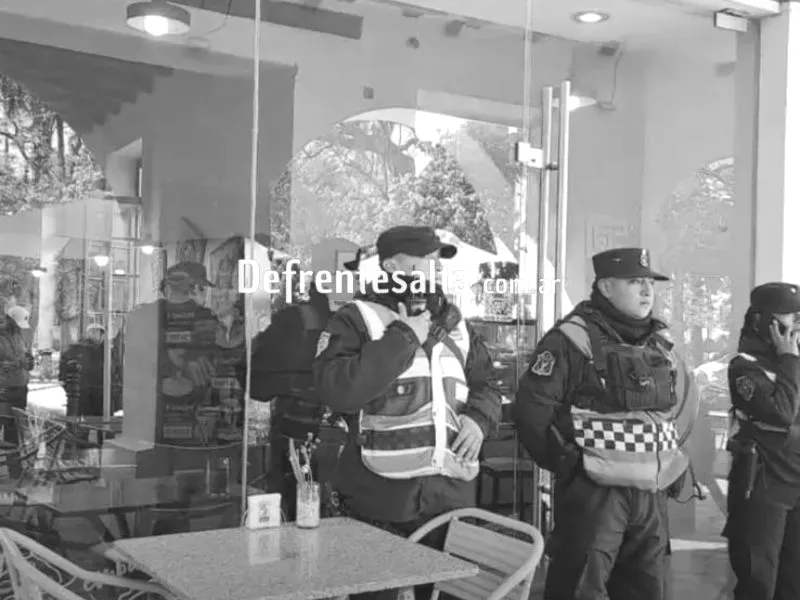 Murió un hombre en el café Teuco.