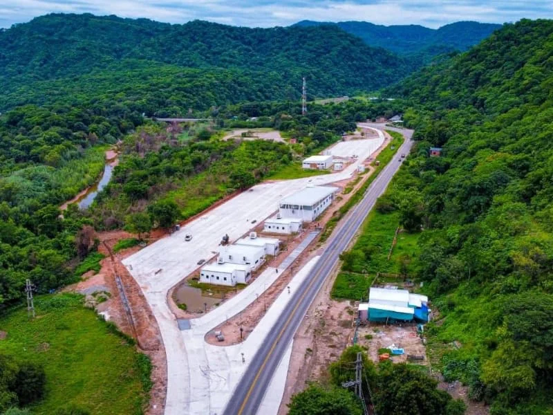 En Salvador Mazza se construye un moderno puesto de control. 