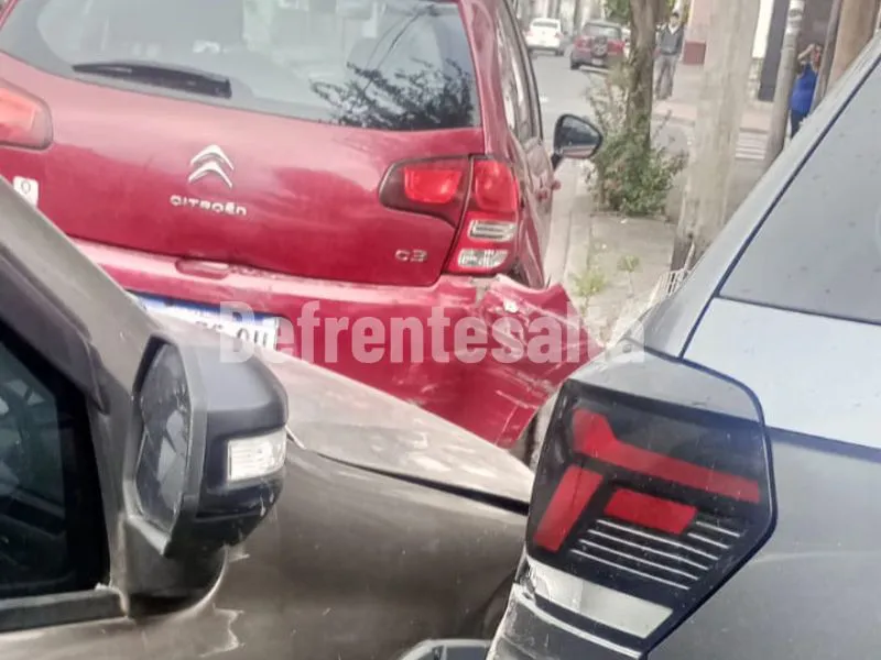 Borracho chocó a dos autos.