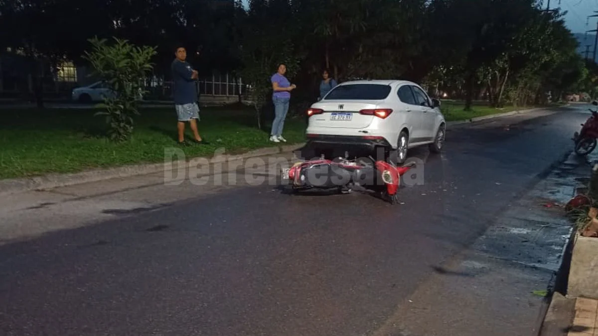 Siniestro vial en barrio Santa Lucía.