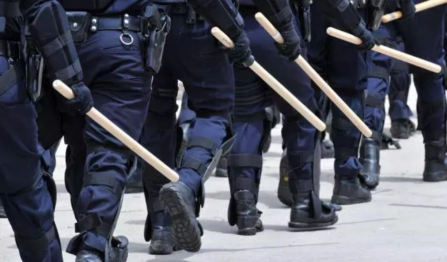 policias