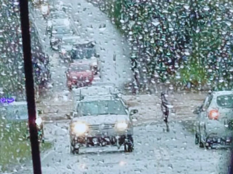 Fila de vehículos sobre la Ruta Nacional 68. 