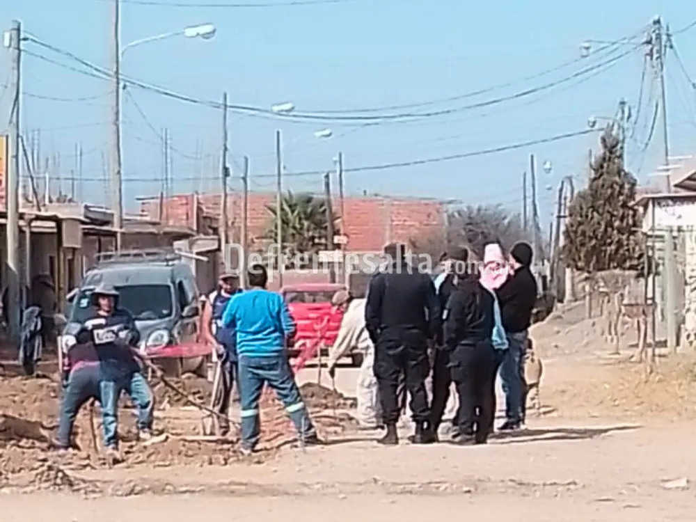 Vecinos de Primera Junta con la Policía. 