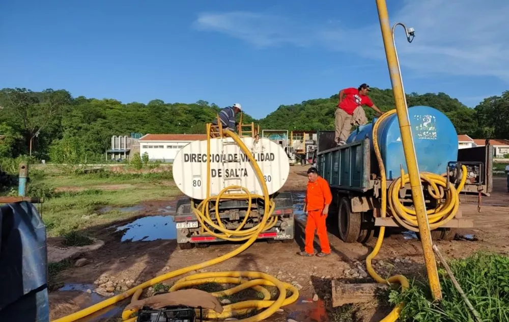 Entrega de agua en el norte de Salta