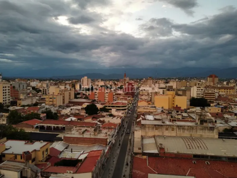 Cielo nublado y tormentas en Salta