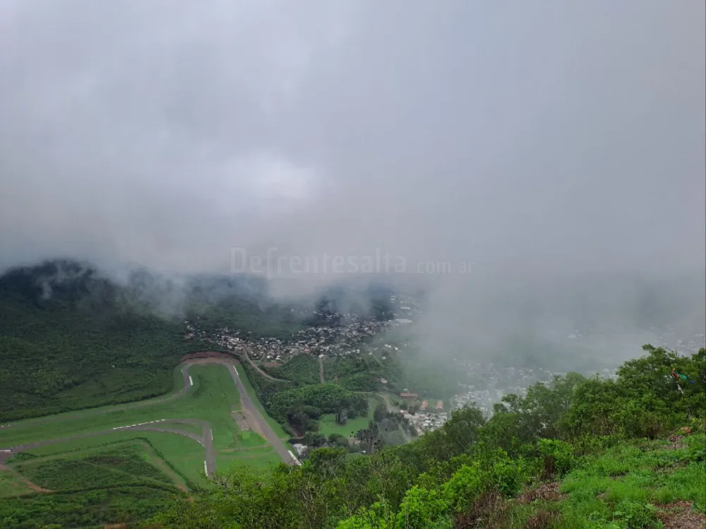 Vista a la ciudad de Salta - tiempo nublado
