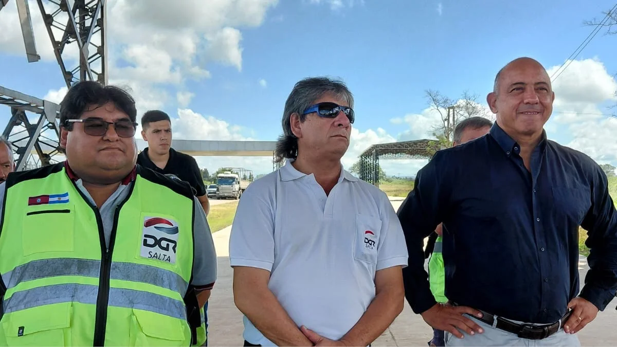Trabajadores de Rentas de Salta con Roberto Dib Ashur.