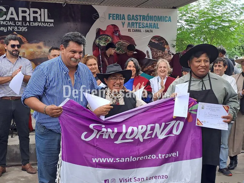 Intendente Efraín Orosco con los ganadores.